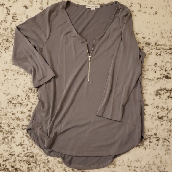 Green Envelope Tops - Gray Zip V-neck Top